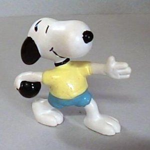 1958/1966 Peanuts Snoopy Bowler Bowling Ball PVC Figure